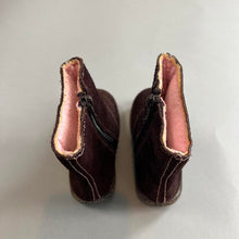 Load image into Gallery viewer, Genuine kids Oshkosh boots
