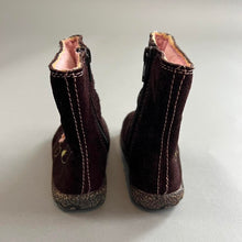 Load image into Gallery viewer, Genuine kids Oshkosh boots
