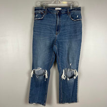 Load image into Gallery viewer, Abercrombie &amp; Fitch Ankle Straight jeans
