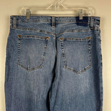 Load image into Gallery viewer, Abercrombie &amp; Fitch Ankle Straight jeans
