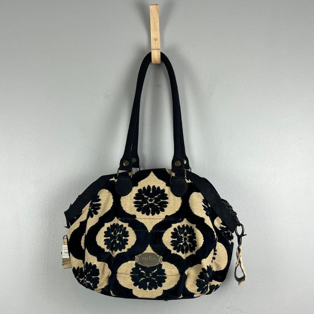 Cake by Petunia pickle bottom bag