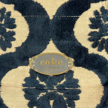 Load image into Gallery viewer, Cake by Petunia pickle bottom bag
