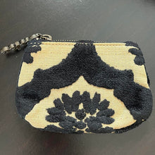 Load image into Gallery viewer, Cake by Petunia pickle bottom bag
