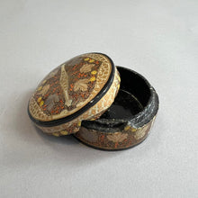 Load image into Gallery viewer, Vintage trinket box
