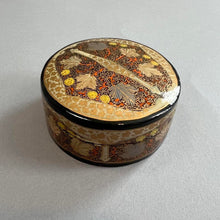 Load image into Gallery viewer, Vintage trinket box
