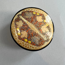 Load image into Gallery viewer, Vintage trinket box
