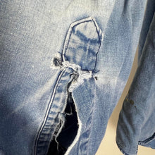 Load image into Gallery viewer, Vintage Abercrombie &amp; Fitch Button down
