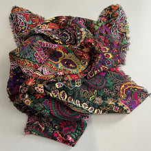 Load image into Gallery viewer, Vintage patterned scarf
