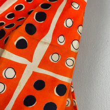 Load image into Gallery viewer, Vintage 80s scarf
