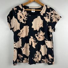 Load image into Gallery viewer, Cabi patterned shirt
