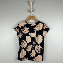 Load image into Gallery viewer, Cabi patterned shirt
