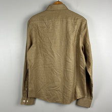 Load image into Gallery viewer, UNTUCKit veneto men’s shirt
