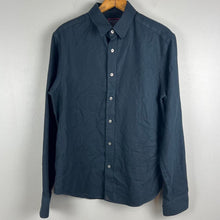 Load image into Gallery viewer, UNTUCKit veneto men’s shirt
