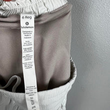 Load image into Gallery viewer, Lululemon hotty hot shorts
