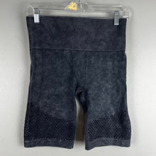 Load image into Gallery viewer, Mono b biker shorts
