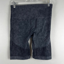 Load image into Gallery viewer, Mono b biker shorts
