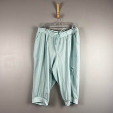Load image into Gallery viewer, LIVI by Lane Bryant capri jogger
