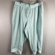 Load image into Gallery viewer, LIVI by Lane Bryant capri jogger
