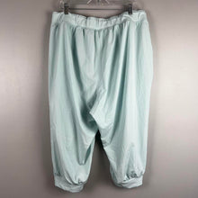 Load image into Gallery viewer, LIVI by Lane Bryant capri jogger
