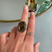 Load image into Gallery viewer, Vintage crystal ring
