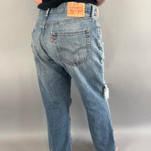 Load image into Gallery viewer, Retro men’s Levi’s jeans
