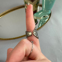 Load image into Gallery viewer, Vintage silver ring
