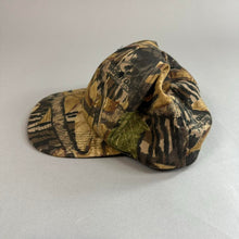 Load image into Gallery viewer, Signatures camo hat
