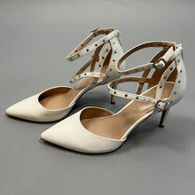 Load image into Gallery viewer, Kelly &amp; Katie scrappy pumps
