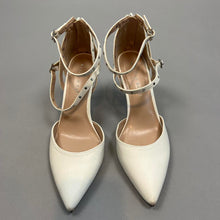 Load image into Gallery viewer, Kelly &amp; Katie scrappy pumps
