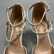 Load image into Gallery viewer, Kelly &amp; Katie scrappy pumps
