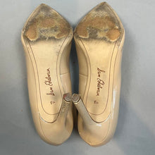 Load image into Gallery viewer, Sam Edelman pointed heels
