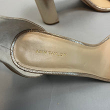 Load image into Gallery viewer, Ann Taylor Reese suede pumps
