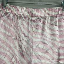 Load image into Gallery viewer, Victoria’s Secret shorts
