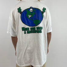 Load image into Gallery viewer, Vintage earthwatch t-shirt
