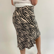 Load image into Gallery viewer, Urban romantics zebra skirt
