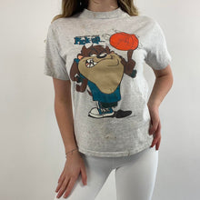 Load image into Gallery viewer, Vintage looney tunes t-shirt
