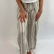 Load image into Gallery viewer, Billabong flare pants
