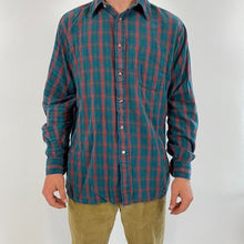 Load image into Gallery viewer, Vintage Van Heusen flannel
