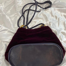 Load image into Gallery viewer, Vintage Tianni velvet purse
