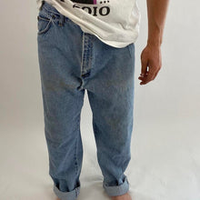 Load image into Gallery viewer, Retro wrangler jeans
