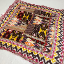 Load image into Gallery viewer, Vintage patterned scarf
