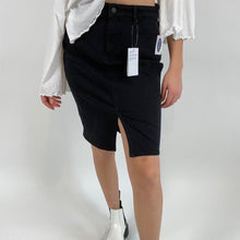 Load image into Gallery viewer, Old navy jean skirt
