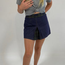 Load image into Gallery viewer, Vintage Tommy Hilfiger skirt
