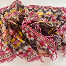 Load image into Gallery viewer, Vintage patterned scarf
